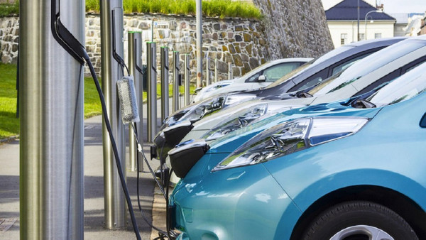 İkinci el araç piyasasını benzin ve dizel araçlar yerine yenilenmiş elektrikli araçlar saracak!