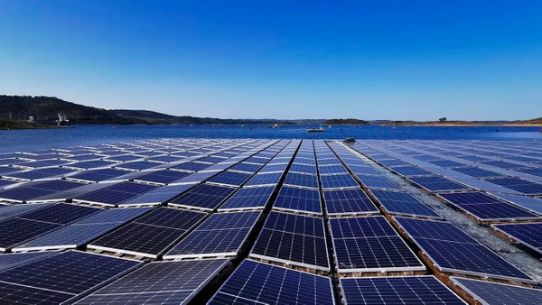 Portekizli firmadan enerji sektöründe devrim! Yüzen güneş panelleri, göz kamaştırdı!