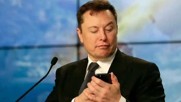 Elon Musk sonunda bu işe de aldı! “Alternatif bir telefon yapacağım!”
