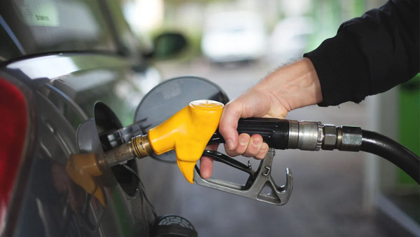Petrol piyasalarında dalgalanma başladı! Pompada fiyatlar bir kez daha değişti!