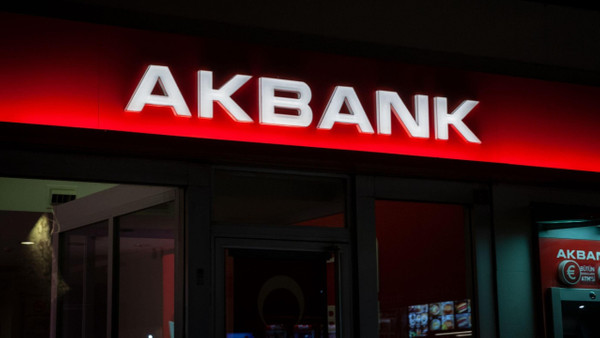 Akbank’tan 3 Ay Ertelemeli Kredi! 2 Yıl Ödemeli 100.000 TL Nakit Veriyor