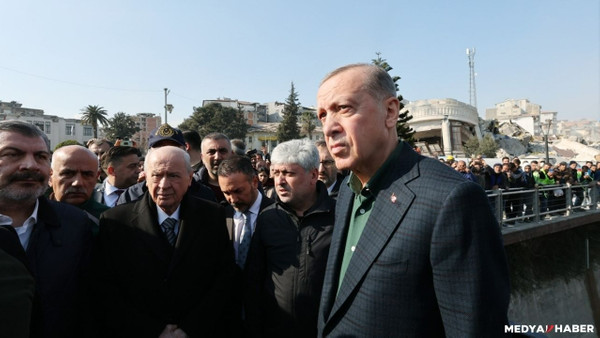 61 Avukattan Cumhurbaşkanı Erdoğan, bakanlar ve müteahhitlere suç duyurusu