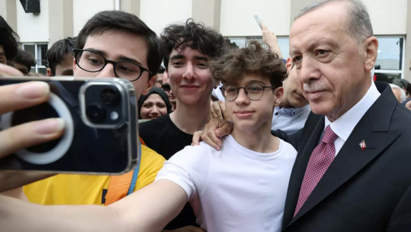 Karnesi iyi olanlara Cumhurbaşkanı Erdoğan'dan karne hediyesi Tam 5.108 TL