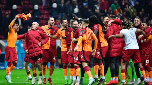 Galatasaray'da şok ayrılık Resmen ayrıldı