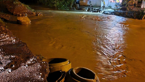 Sakarya ve  ilçelere sağanak yağışa teslim oldu