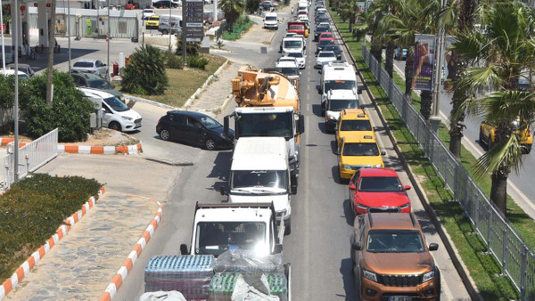 Bayram yoğuluğunun böylesi! 3,5 günde 50 binden fazla araç geldi