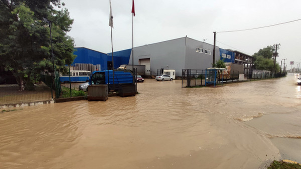 Meteoroloji ve AFAD'tan 11 ile turuncu uyarı! Sel, yıldırım, heyelan...