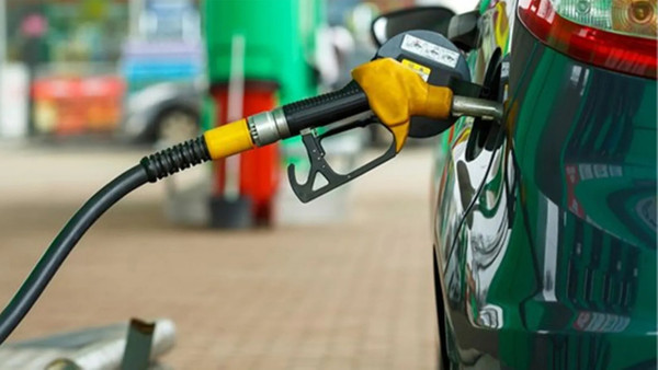 Benzin ve motorin fiyatlarına zam gelmeye devam ediyor: Motorine salı günü yeni zam geliyor