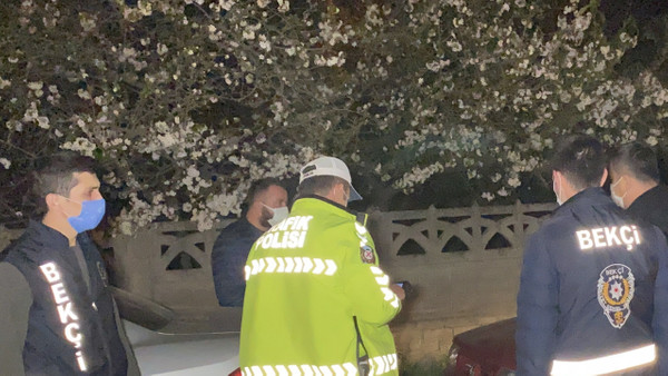 Polis dur dedi durmadı! Otomobilden onlarca mermi çıktı!