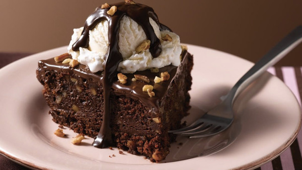 Herkes hangi pastaneden aldın diyecek! Beyaz çikolatalı brownie deneyince müptelası olacaksınız