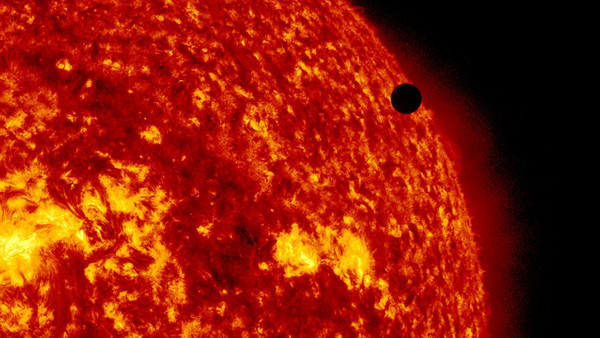 Dünyayı karanlığa gömecek patlama keşfedildi! Güneş yüzeyinde korkutan "siyah nokta"