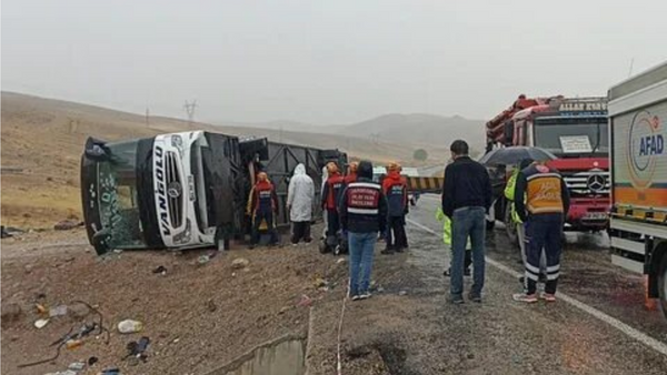 Sivas’ta otobüs kazası: çok sayıda ölü ve yaralı var.. Kaza ile ilgili soruşturma başlatıldı..