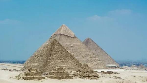 Endonezya'da dünyanın en eski piramidi keşfedildi! Toprağa gömülü olarak bulundu..
