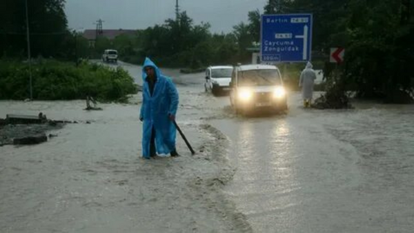 İstanbul’da kuvvetli yağış uyarısı: Sel, su baskını ve ulaşımda aksamalar olabilir.