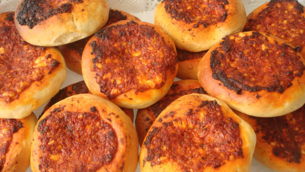 Eltinizin bile bayılacağı Adana usulü biberli ekmek nasıl yapılır? Enfes lezzeti ve püf noktaları