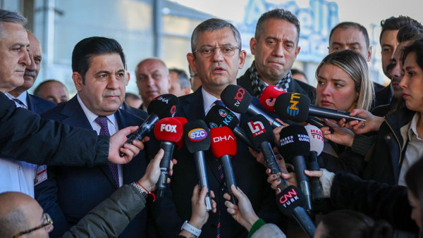 CHP Genel Başkanı Özgür Özel, Hasan Bitmez'i Ziyaret Etti