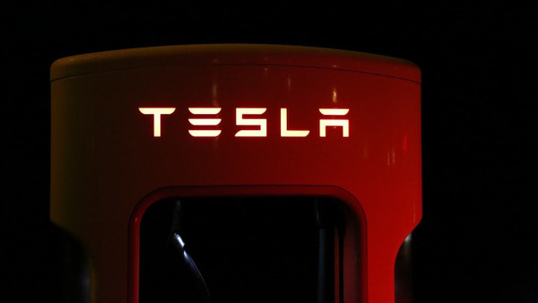 Tesla, 199 bin aracını geri çağırdı