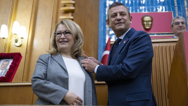 Ayşe Sibel Yanıkömeroğlu, CHP’ye katıldı