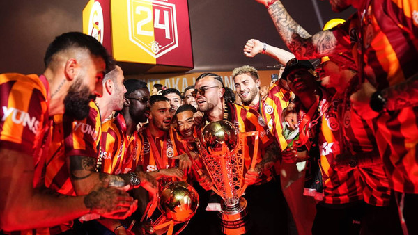 Galatasaray Şampiyonluk Kupasını Aldı