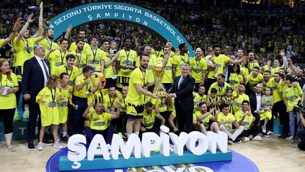 Fenerbahçe Beko, 11. Kez Kupa Kaldırdı