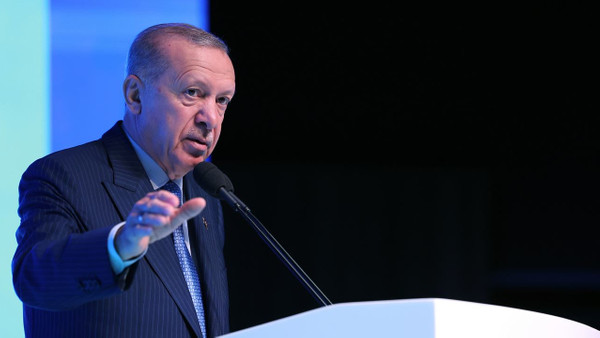 Erdoğan'dan Teğmenlerin Kılıçlı Görüntüsüne Tepki! Bunlar da Temizlenecek