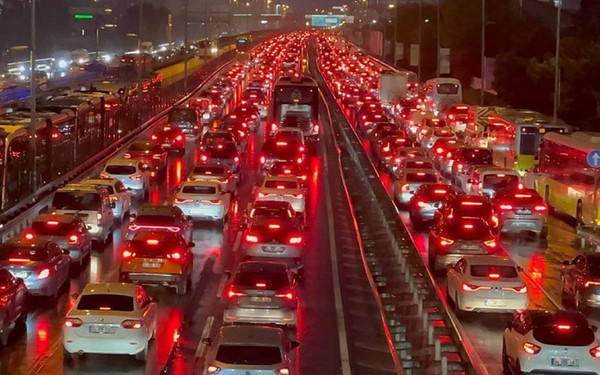 İstanbul’da Trafik Pik Yaptı