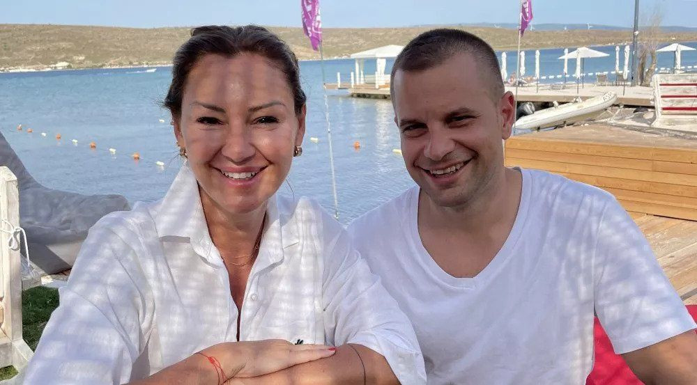 Güzel Oyuncu Pınar Altuğ Gençlere Taş Çıkardı! Sahil Pozları Görenleri Hayran Bıraktı! - Resim: 4