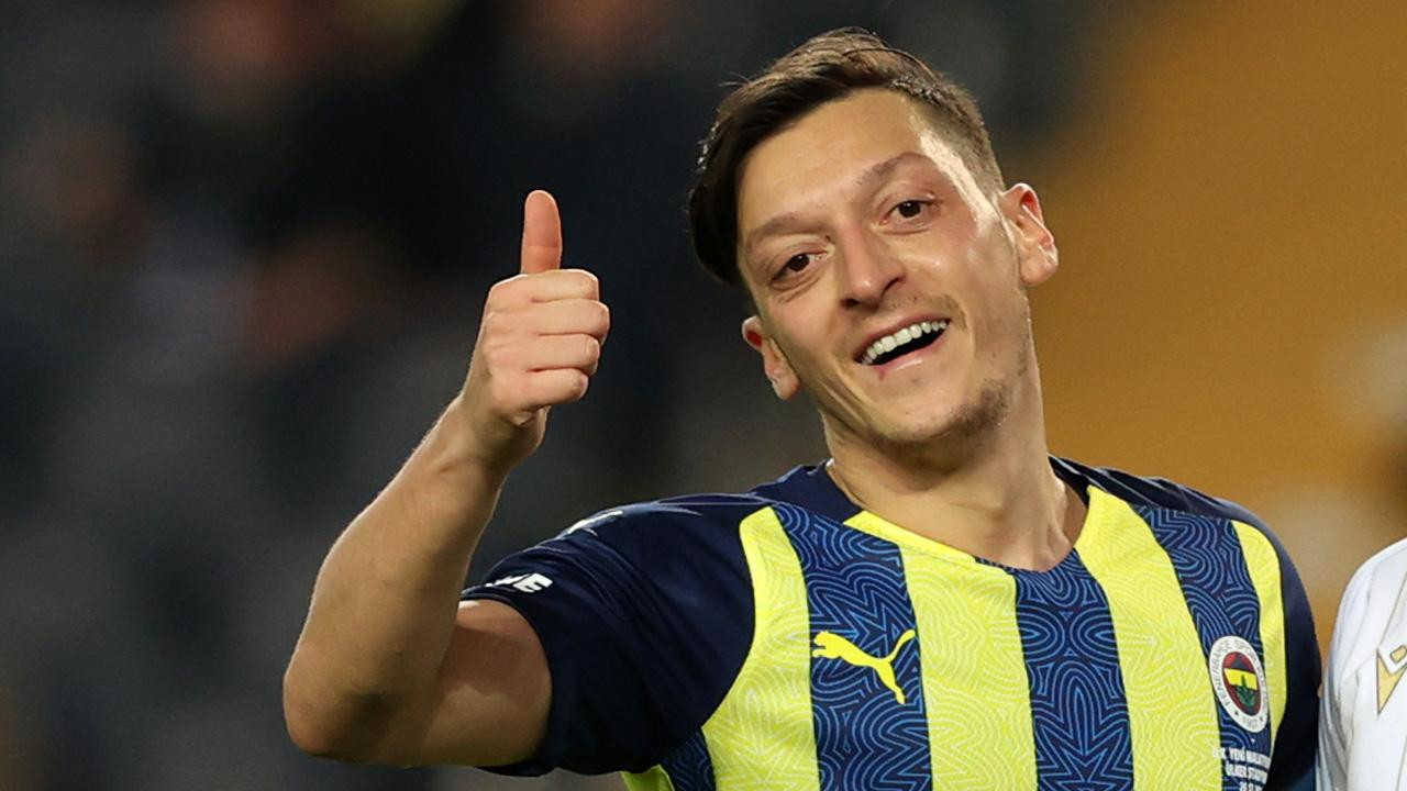 Mesut Özil “çocukluk aşkım” dediği Fenerbahçe’den ayrıldı, Başakşehir’le anlaştı! - Resim : 1