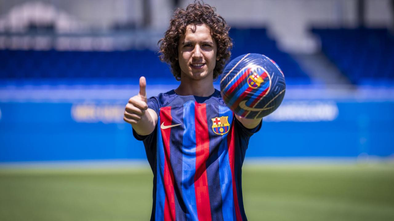 Kayserispor’dan Barcelona’ya transfer olan 18 yaşındaki Emre Demir formayı giydi… - Resim : 1