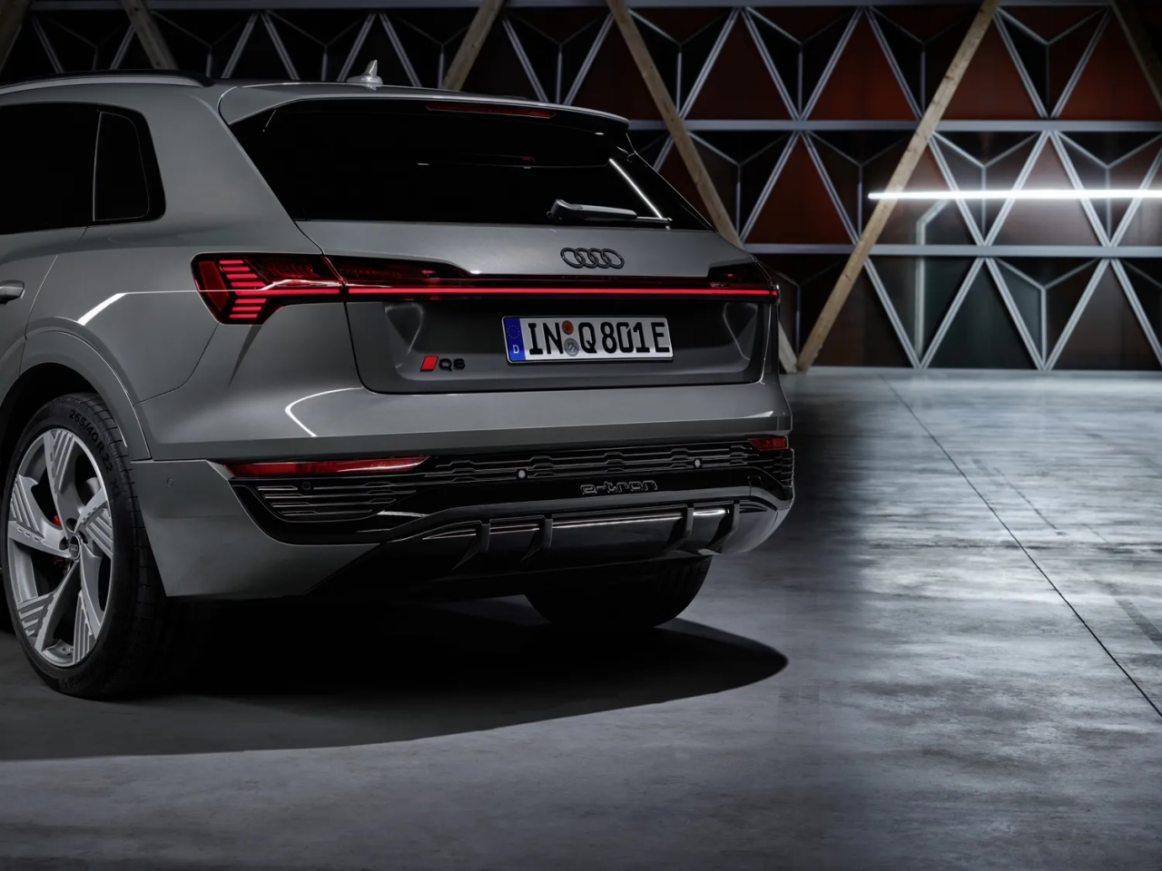 Elektrikli Audi Q8 e-tron tanıtıldı! Özellikleri mutlu etti, fiyatları üzdü - Resim : 5