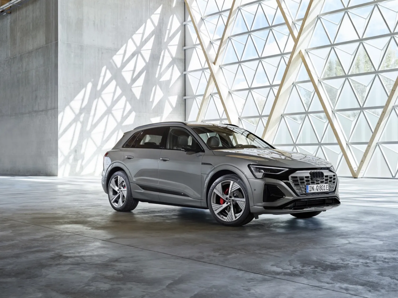 Elektrikli Audi Q8 e-tron tanıtıldı! Özellikleri mutlu etti, fiyatları üzdü - Resim : 4