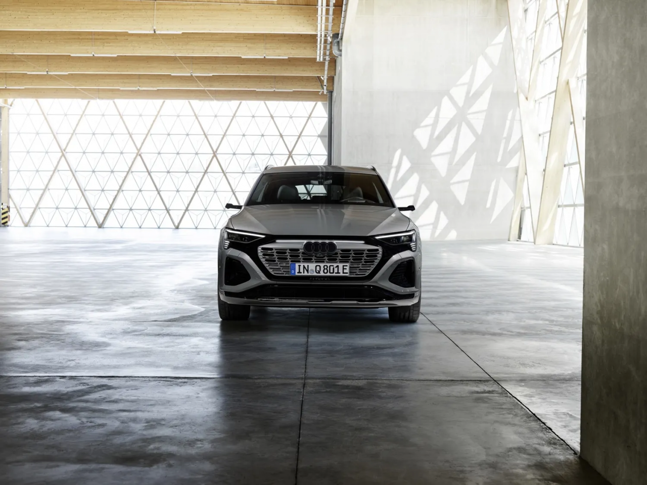 Elektrikli Audi Q8 e-tron tanıtıldı! Özellikleri mutlu etti, fiyatları üzdü - Resim : 2