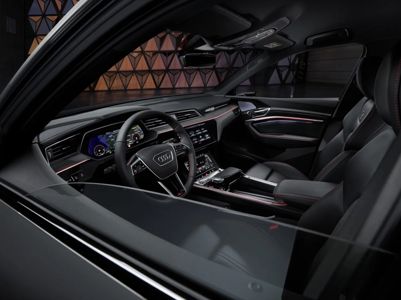 Elektrikli Audi Q8 e-tron tanıtıldı! Özellikleri mutlu etti, fiyatları üzdü - Resim : 3