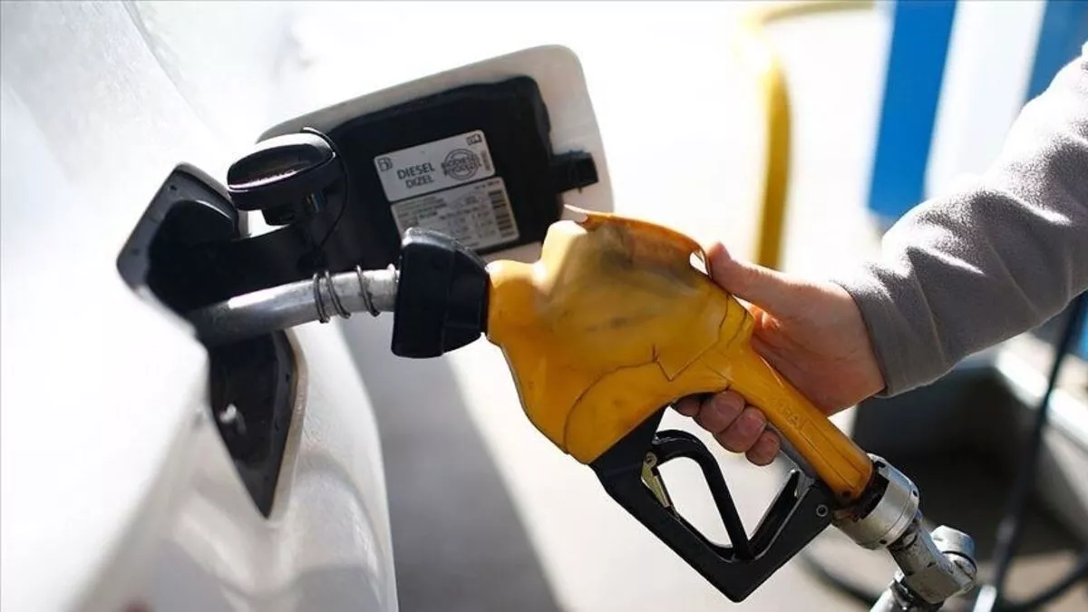 Petrol fiyatları arttı, gözler akaryakıt tabelalarına çevrildi! İlk zam benzine geldi! İşte 23 Aralık 2022 benzin, motorin ve LPG fiyatları - Resim : 1