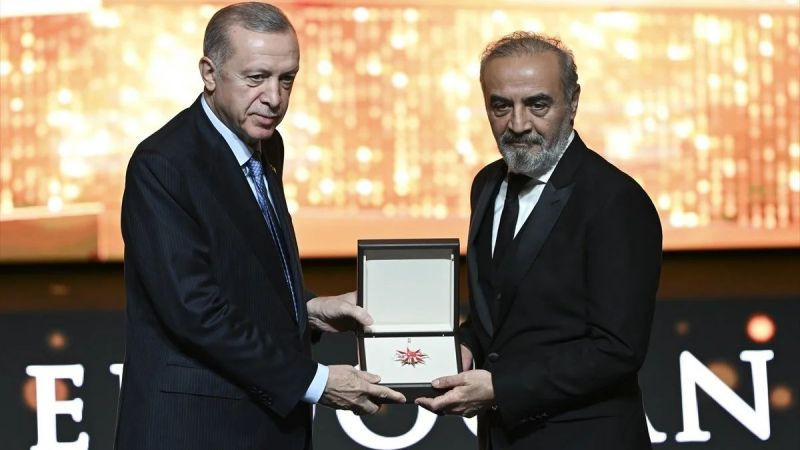 Atilla Taş, Yılmaz Erdoğan’ı eleştirdi diye eleştirildi! Cumhurbaşkanlığı ödülleri sosyal medyayı ikiye böldü! - Resim : 1