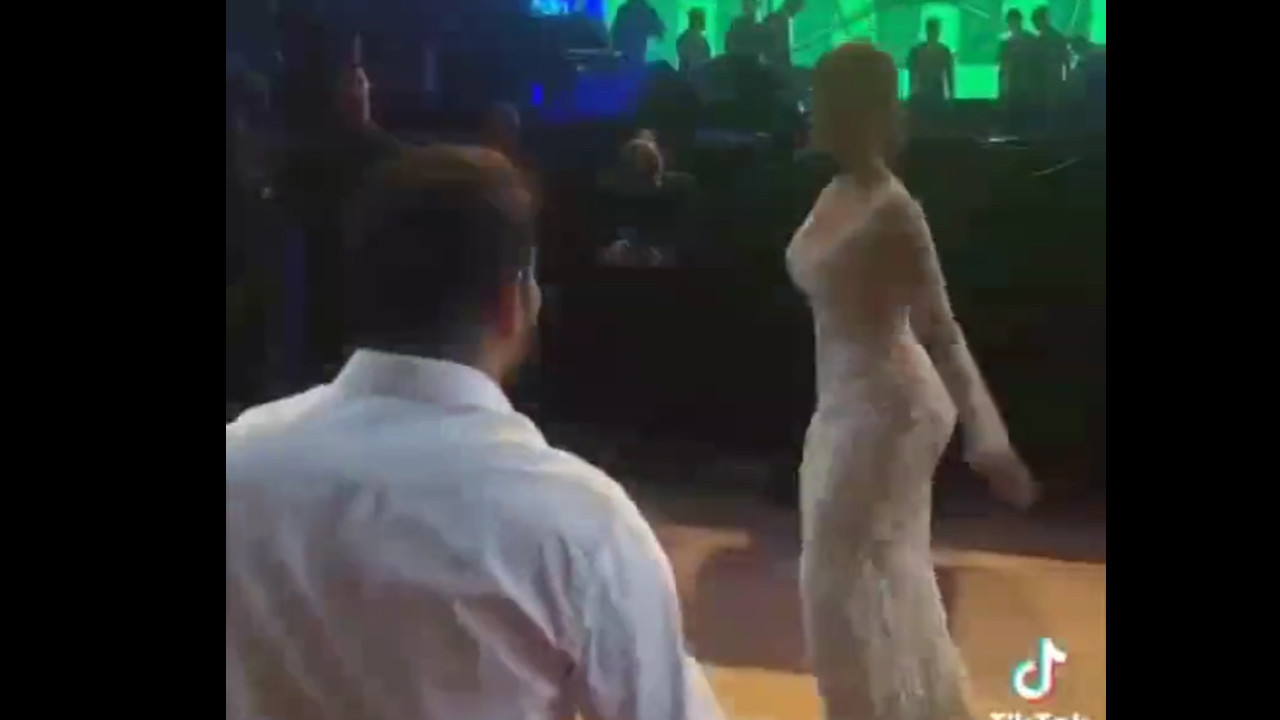 Sosyal Medyanın Gündemine Oturan Düğünde Gelinin "Twerk" Dansı Tartışma Yarattı - Resim : 1
