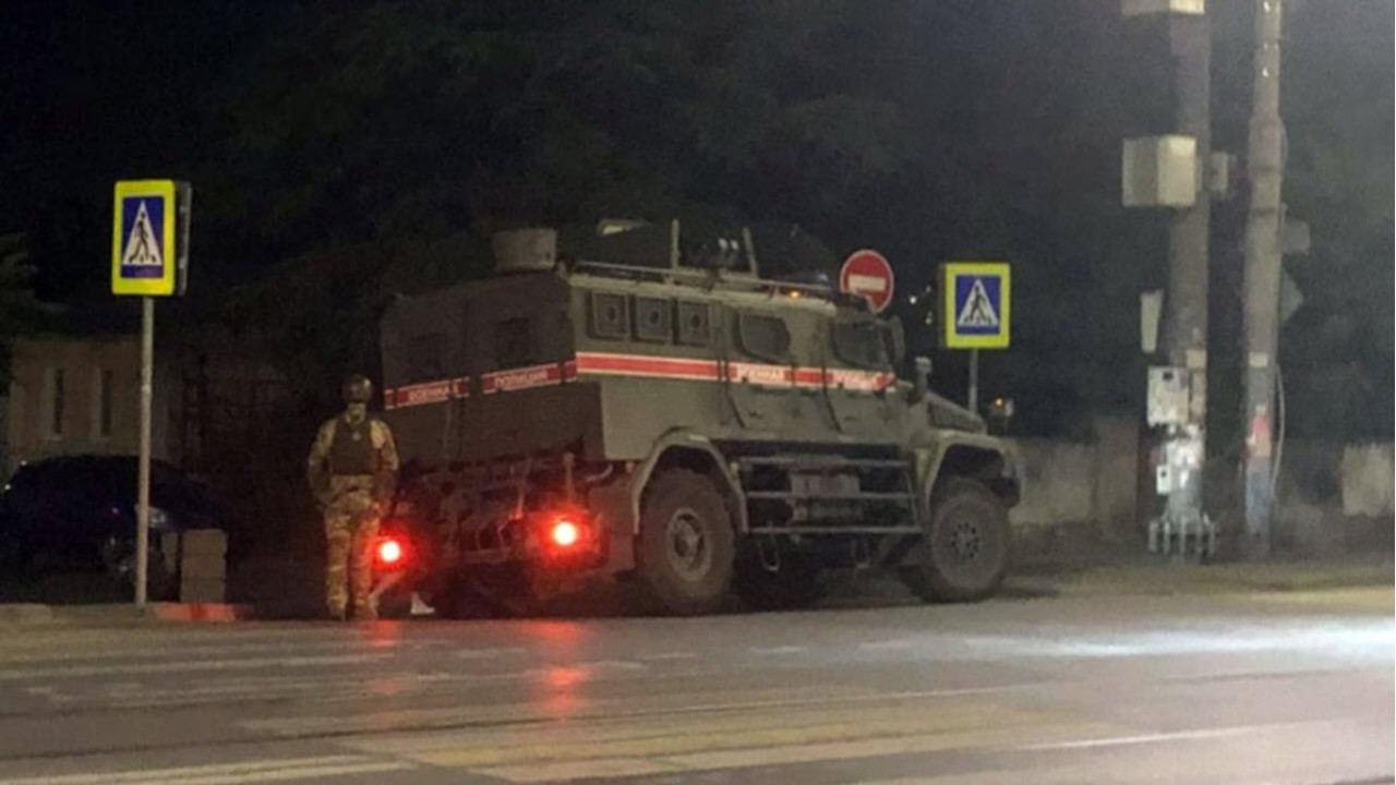Rusya'da darbe mi oluyor? Tanklar asker sokağa indi! Halka evden çıkmayın uyarısı yapıldı