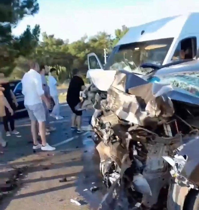 İzmir'de makas atma sonucu 5 kişinin öldüğü 20 kişinin yaralandığı korkunç kaza anı saniye saniye kamerada Araç sürücüsü bakın kim çıktı! İşte ilk ifadesi. - Resim : 2