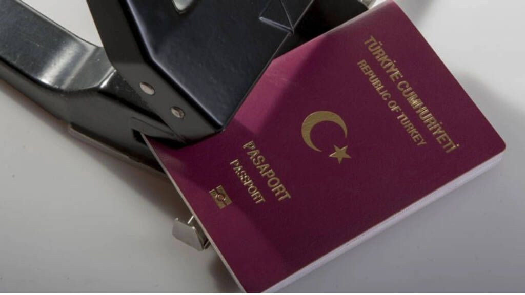 Zamlar devam ediyor: Resmi Gazete'de yayımlandı Noter, pasaport ve vize harçlarına zam yapıldı!  Harçlar Kanunu'nda yer alan vergilerde artışa gidiliyor - Resim: 4