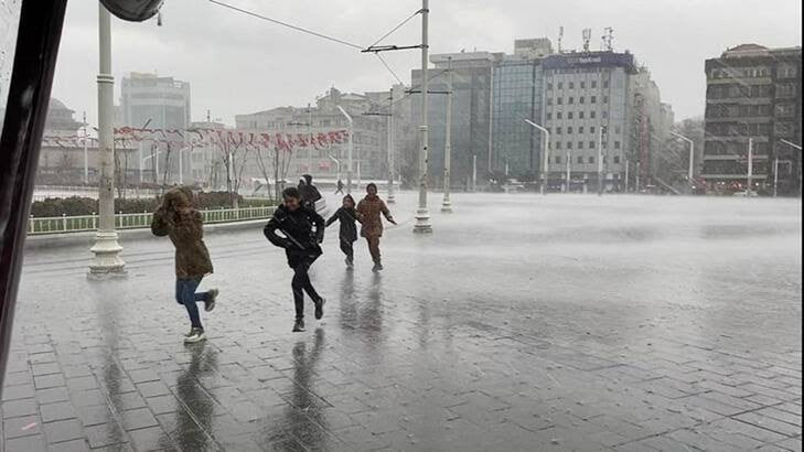 Şiddetli Hava Olayı Uyarısı: Edirne'den Başlayarak Balıkesir, Bursa, Çanakkale ve Ardahan'a Kadar Etkili Olacak! Saatte 75 km Hızla Gelen Tehlikeye Karşı Dikkat - Resim : 2