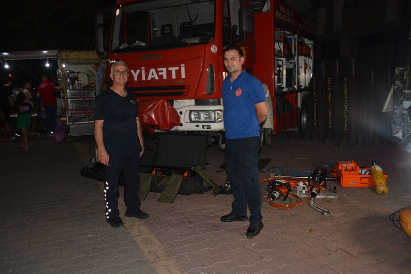 17 Ağustos depreminin yıl dönümünde hayatını kaybedenler Avcılar ve Yalova'da törenlerle anıldı. - Resim : 1