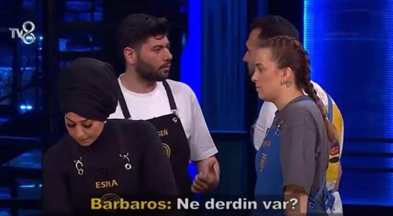 MasterChef All Star’da eleme adayları belli oldu: Mehmet Şeften mavi takıma ilginç yemek tepkisi geldi! ''Hayatta yemem! Bu yılan balığına bir kişi bakmadı mı t - Resim : 1