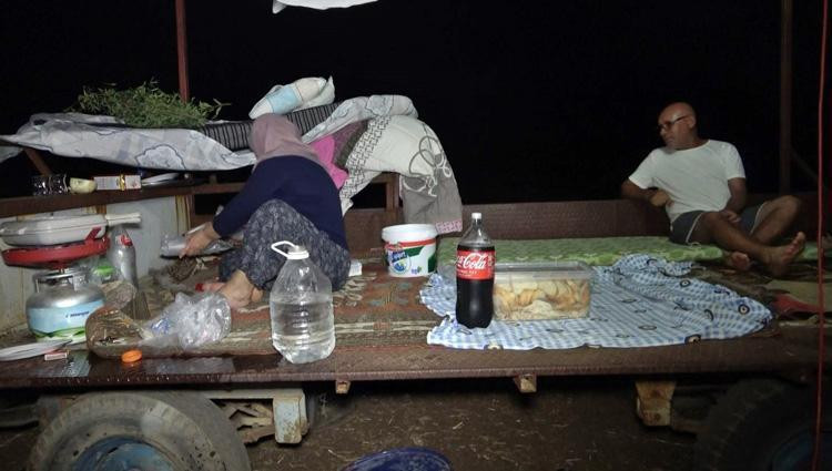 Gözlerini Kırpmadan Nöbet Tutuyorlar! Tarlada Milyon Değerindeki Nöbet - Resim : 6