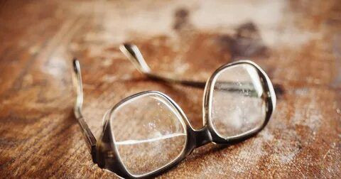 Gözlük camında oluşan çiziklere iki dakikada etkili çözüm. Bu yöntemler sayesinde gözlük değiştirmeye son verin - Resim: 1