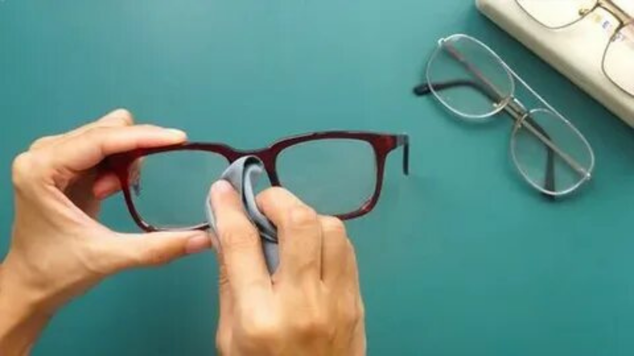 Gözlük camında oluşan çiziklere iki dakikada etkili çözüm!