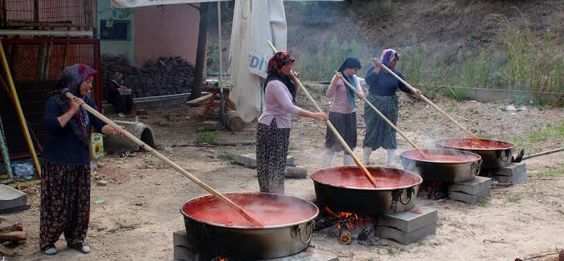 Bu yöntem salçaların küflenmesini önlüyor.. Canan Karatay'dan özel formül: Salça asıl böyle yapılır - Resim : 2