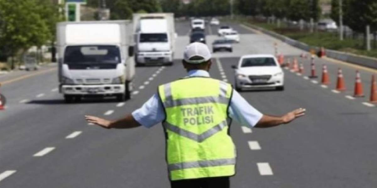 İstanbullular dikkat! Sabah saatleri itibari ile kargaşa yaşanacak.. Birçok nokta peş peşe kapatıldı. Hazırlıklı olun.. - Resim : 3