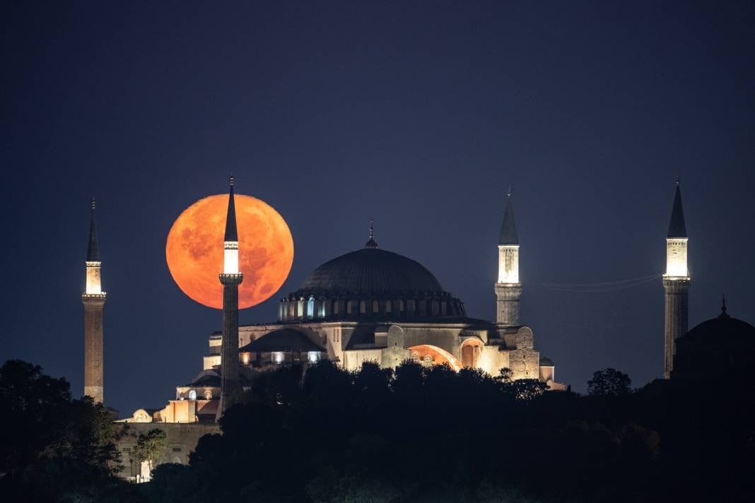 Gökyüzünde görsel şölen yaşandı.. İstanbul semaları "Süper Ay" ile şenlendi.. - Resim : 6