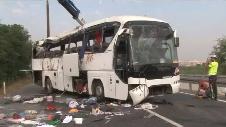 Denizli’de yaşanan otobüs kazasının ardından olayla ilgili yeni bilgiler geliyor! Verilen bilgiye göre kazanın asıl sebebi buymuş.. - Resim: 2