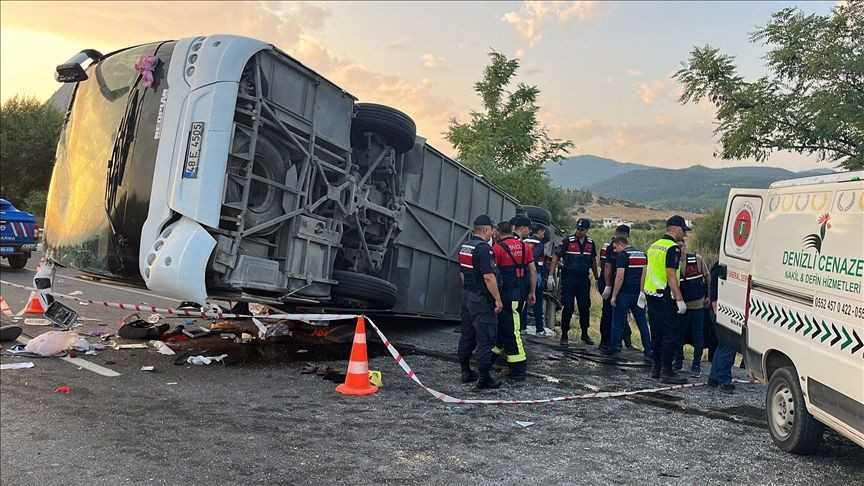 Denizli’de yaşanan otobüs kazasının ardından olayla ilgili yeni bilgiler geliyor! Verilen bilgiye göre kazanın asıl sebebi buymuş.. - Resim: 3